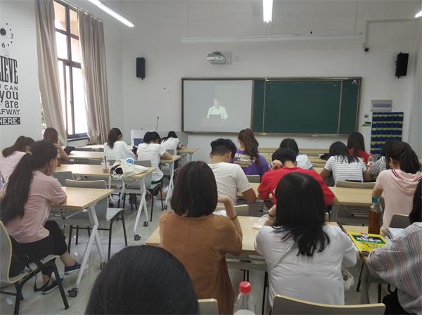 17中文2班 1 .jpg 17中文2班 1 .jpg