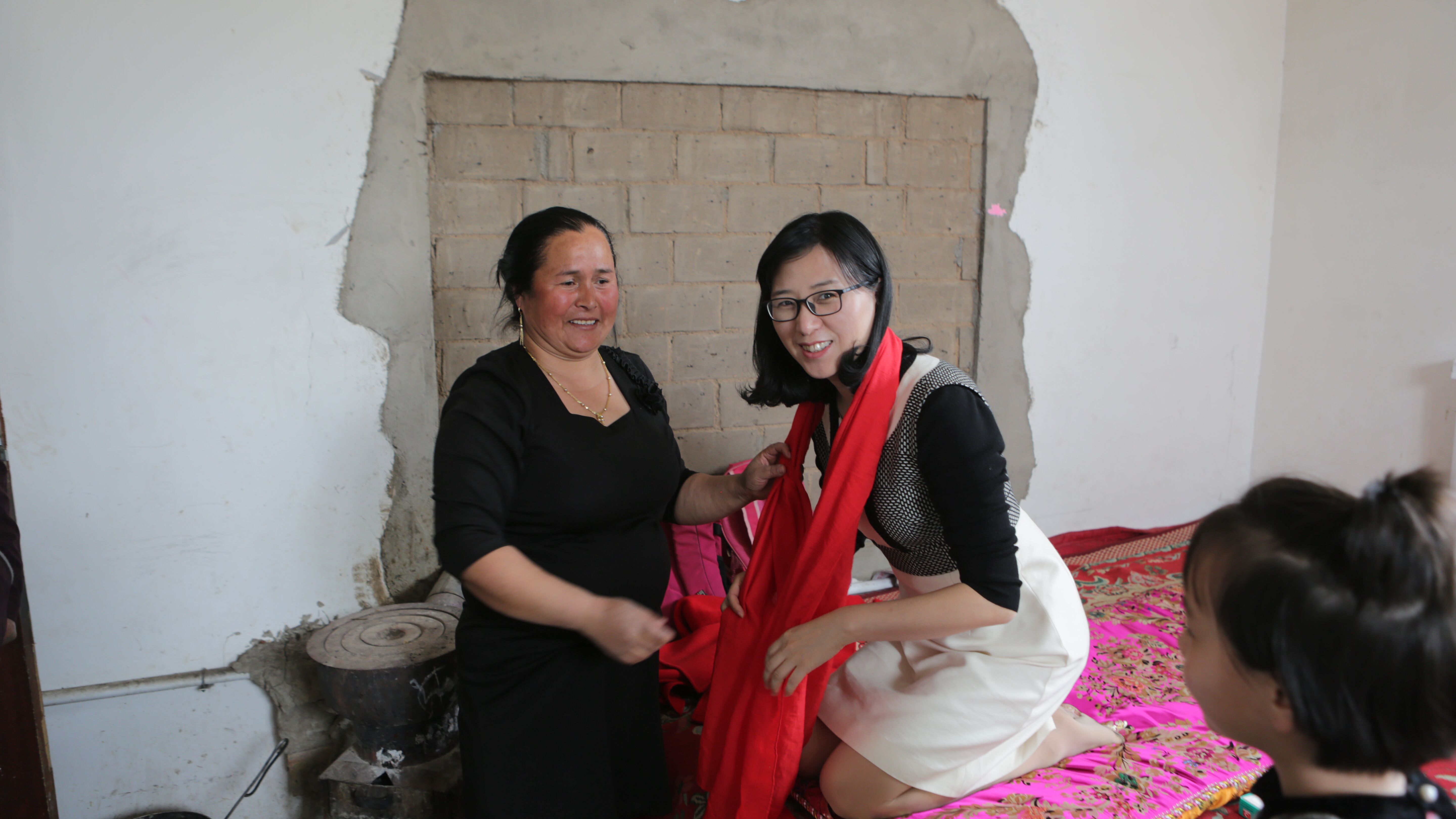 顾大鹏老师积极融入当地居民的生活.jpg 顾大鹏老师积极融入当地居民的生活.jpg