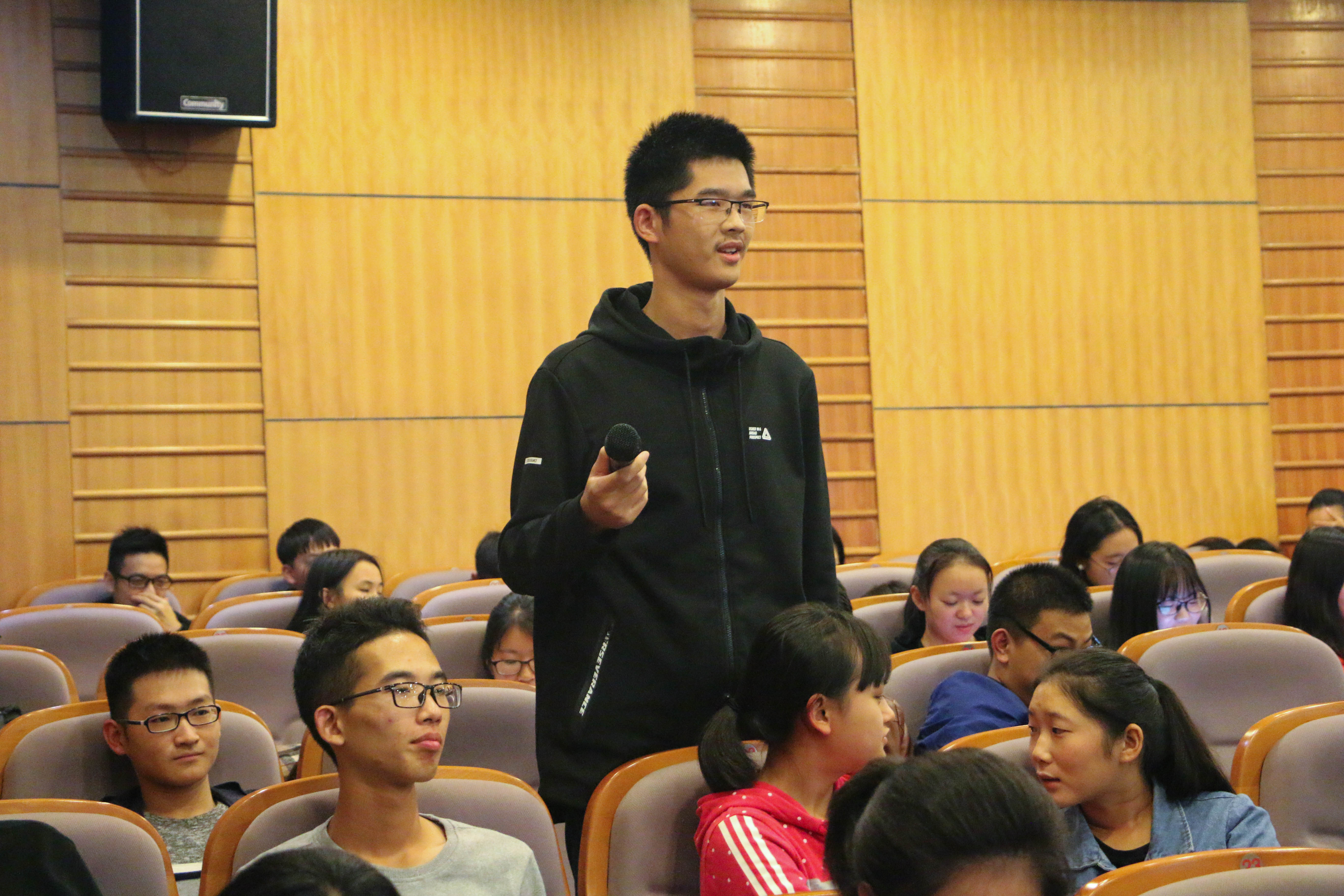 C:\Documents and Settings\Administrator\桌面\努努影视
成功举办2017级新生学科专业讲座\努努影视
成功举办2017级新生学科专业讲座\5.jpg